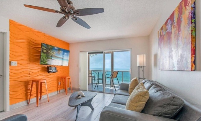 South Island Condo | Gulf front - WIFI - Amazing views - Modern Furnishings - Leonardo Arms