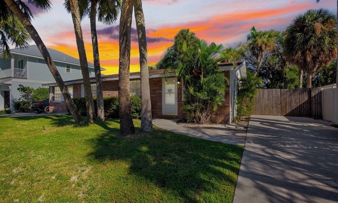 Holmes Beach House | Gulf Haven East! 5-minute walk to the Gulf!