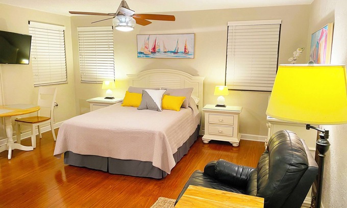 St. Pete Beach Condo | ✨ Gulf Winds Upgraded Condo — Beautiful Remodel with Queen Bed Near the Beach