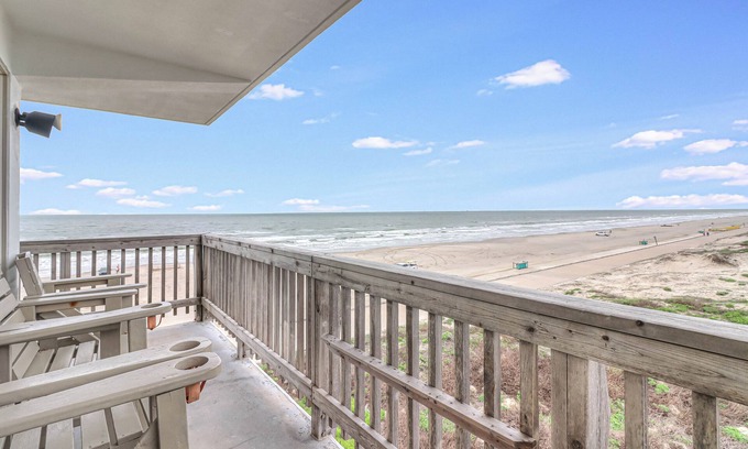 Corpus Christi Condo | Gulfstream Corner Unit 418 | Wraparound Beachfront Balcony | Pool, Hot Tub