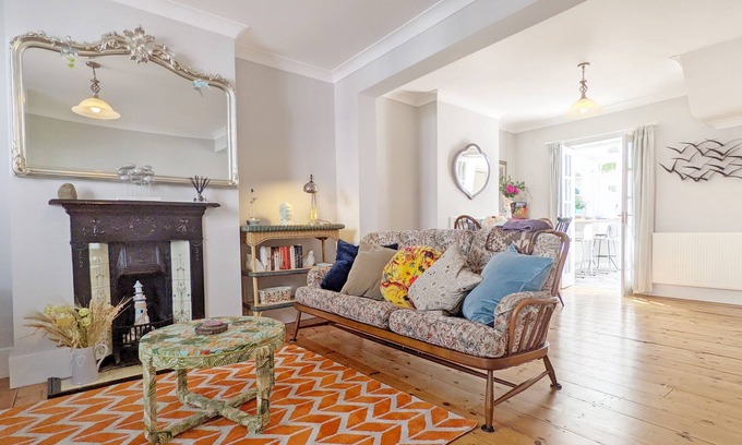 Worthing Cottage | Gull Cottage - Worthing - a cottage that sleeps 3 guests in 2 bedrooms