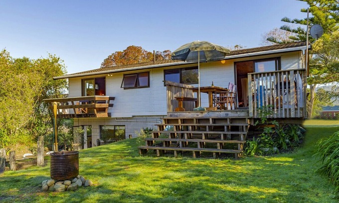Pauanui Cottage | Gumhill Escape - Pauanui Holiday Home