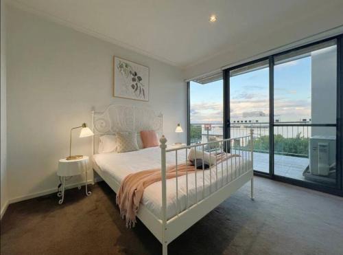 Glen Waverley Apartment | GW24-1 BATH 2 BR at The Glen with FREE Parking and Balcony