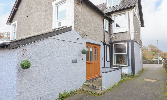 Borth-y-Gest Cottage | GWELDON - ANCHOR DECK, pet friendly in Porthmadog