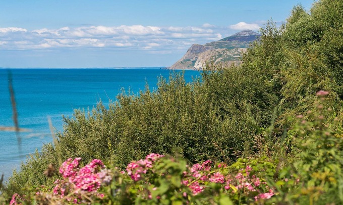 Nefyn Cottage | Gwelfor - a sea view that sleeps 8 guests in 4 bedrooms