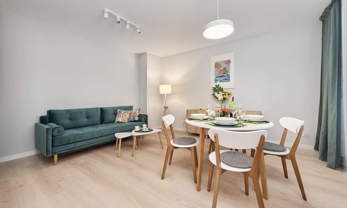 Krzyki Apartment | Gwiaździsta 18 |Apartment with Balcony and Parking
