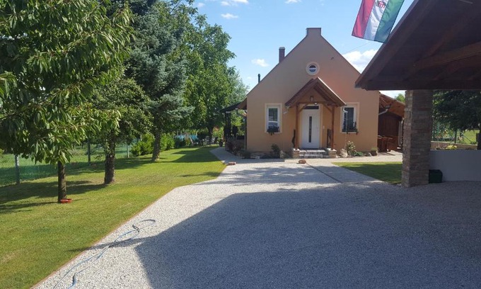 Keszthely Apartment | Gyöngyvirág Apartman