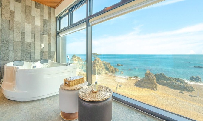 Gyeongju House | Gyeongju Blue21 Poolvilla Pension