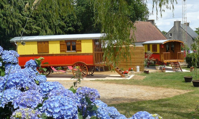 Pluvigner Bed & Breakfast | Gypsy caravan Great comfort- 20km beaches