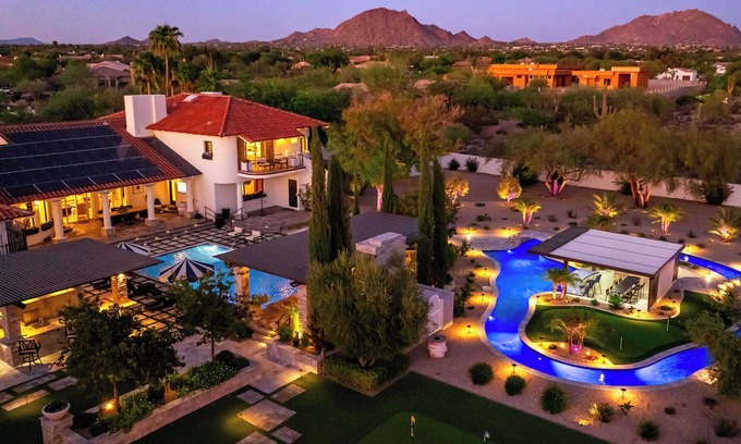 North Scottsdale House | HÓZHÓ Ranch | Lazy River | Golf Sim | Bowling