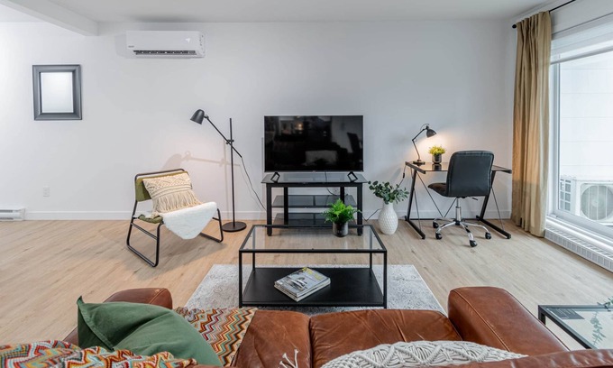 La Haute-Saint-Charles Apartment | Hôtel à la maison - Condo la Réserve 57