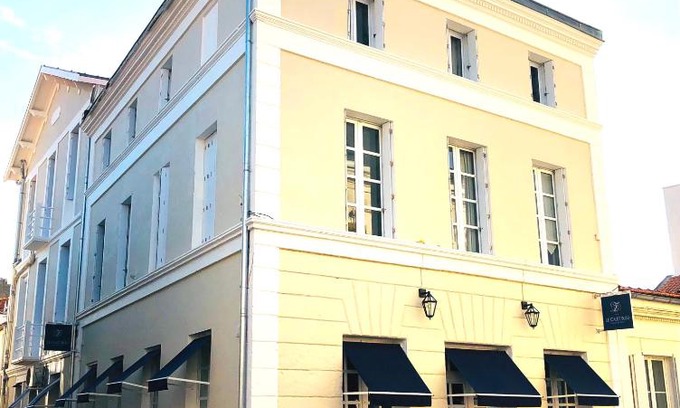 Fouras Hotel | Hôtel 2 étoiles et Restaurant Le Galet Bleu