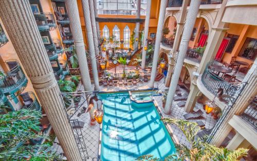 Saint Louis Hotel | Hôtel Plaza Québec par JARO