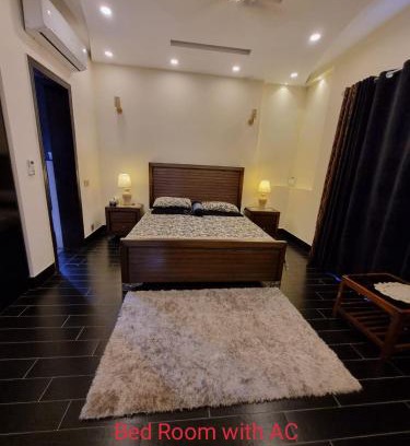 Lahore House | H and J