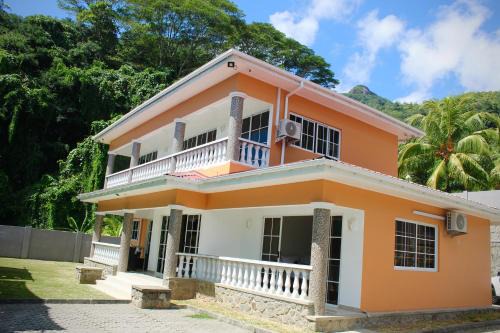 Beau Vallon House | H & M Bayview Apartment Seychelles