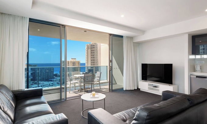 Surfers Paradise Apartment | H Residences Level 10, Ocean, Free Wi-Fi, Parking, Foxtel