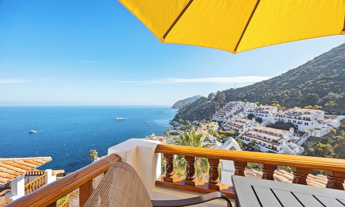 Avalon Condo | H1788: Stunning 2 Bed, 2 Bath Condo With Wrap Around Balcony, 7steps, Golf Cart