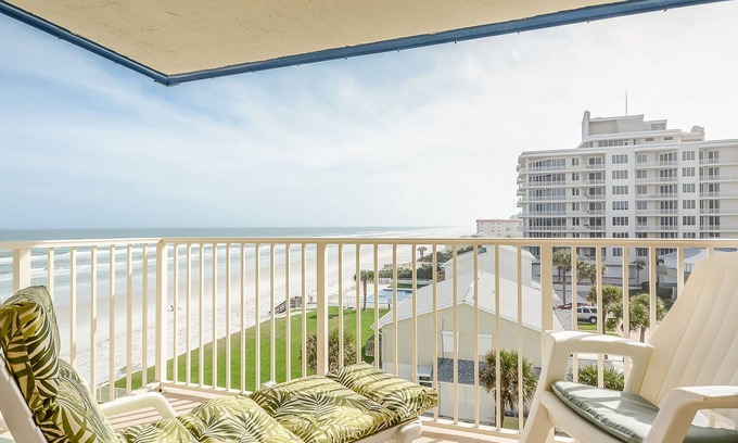 New Smyrna Beach Condo | HA508 - Top floor 1/1 condo with beautiful ocean views