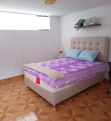 Santiago de Surco House | Habitación Doble Estándar con baño privado en Monterrico Sur