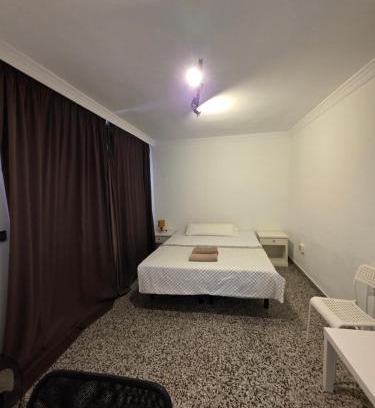 Explanada de la Estacion House | HABITACIÓN privada centro málaga cerca tren María Zambrano y playa muy buena conexión WiFi