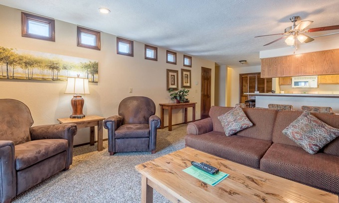 Ketchum Condo | Habitat Condo - 2 Bedroom Walk to Downtown Ketchum & Year-Round Hot Tub