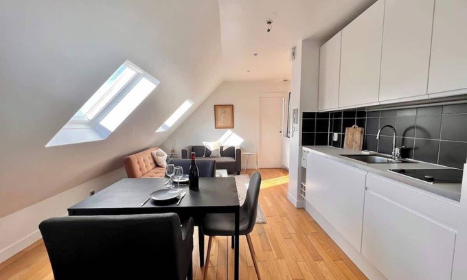 Quartier du Faubourg-Montmartre Apartment | Habitat Parisien -1BR-1BA with Parisian rooftop view