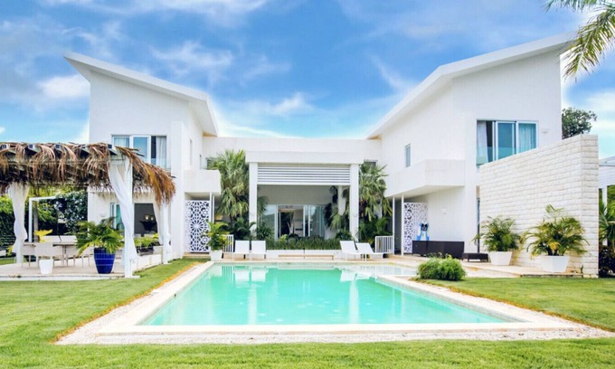 Punta Cana Villa | Hacienda 51: Serene lakefront & golf view villa w/staff & golf cart