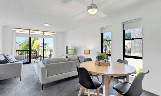 Mooloolaba Apartment | HACIENDA Apt 3- CANAL VIEWS AND COMFORT