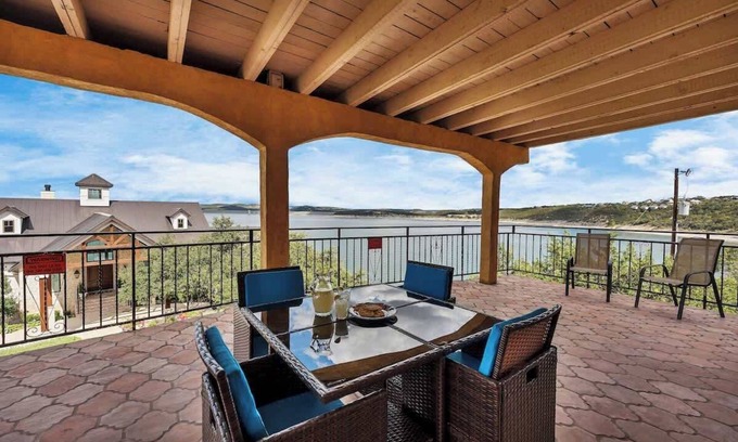 Canyon Lake House | Hacienda Vista Lago at Canyon Lake-5 min from lake