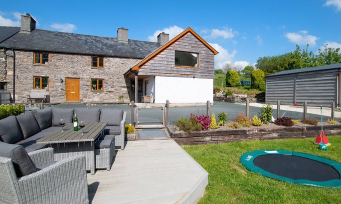 Cemmaes House | Hafod Gau - Three Bedroom House, Sleeps 5