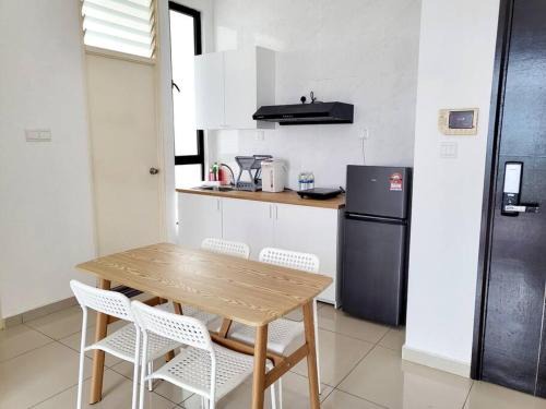 Kempas Apartment | Haider's Homestay D'Summit Residence Kempas JB