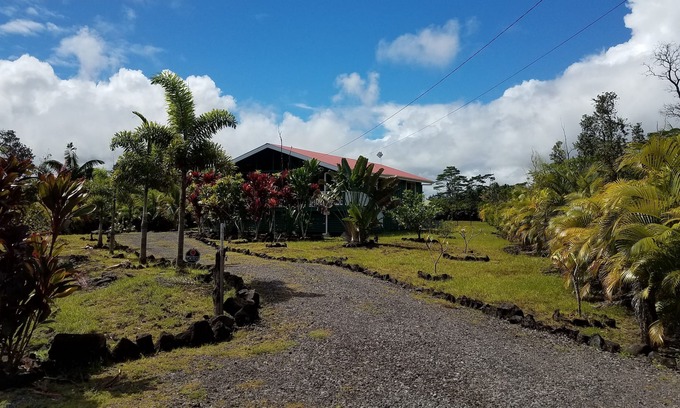 Keaau House | Hale Hulili Located in Beautiful Hawaiian Paradise Park