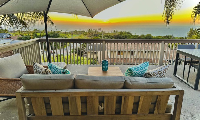 Kealakekua House | Halekii Sunset – Sweeping 180° Ocean Views | Newly Renovated Tropical Retreat