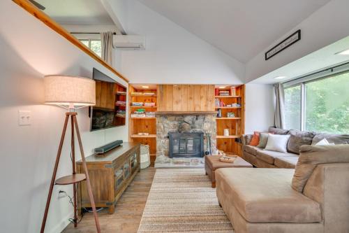 Campton Apartment | half Mi to Campton Mtn Resort-Style Condo