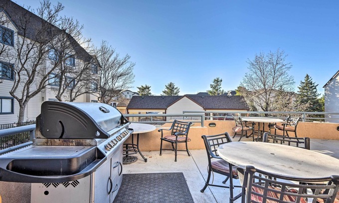 Englewood Apartment | Half-Mi to Light Rail: Greenwood Village Studio