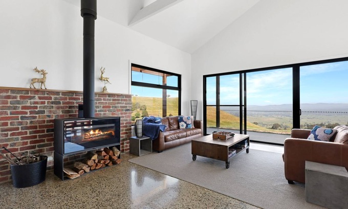 Barwite House | Half Mile High - Merrijig - Sleeps 10