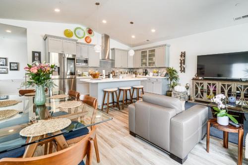 Half Moon Bay House | Half Moon Bay Vacation Rental 1 Mile to Beach!