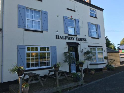 Powick Hotel | Halfway House