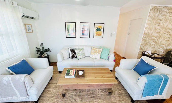 Burleigh Heads House | Hali'a - Renovated, 3 Bedroom Beach Cottage in Burleigh 5 mins walk to beach