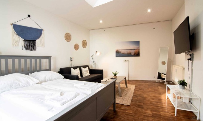Barmbek-Sued Apartment | Hamburg - 3 Rooms for up to 11 guests