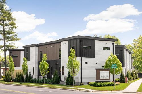 Traverse City Apartment | Hamilton Place Dunecrest Building 5 Units