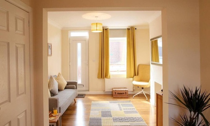 Norwich House | Hamlet’s Rest – Your Stylish Retreat in the Heart of Historic Norwich!
