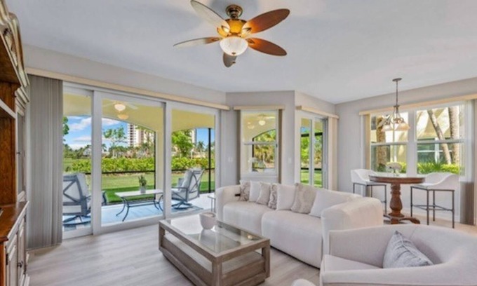 Hammock Bay Condo | Hammock Bay Country Club condo near Marco Island. Full golf privileges available