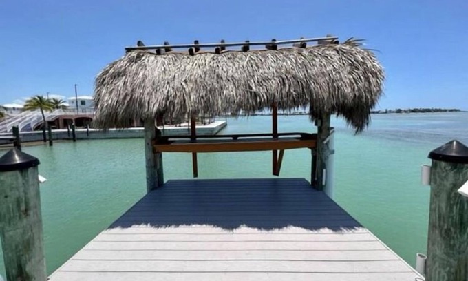 Marathon Condo | Hammock Time! Olympic Size pool and tricycles included