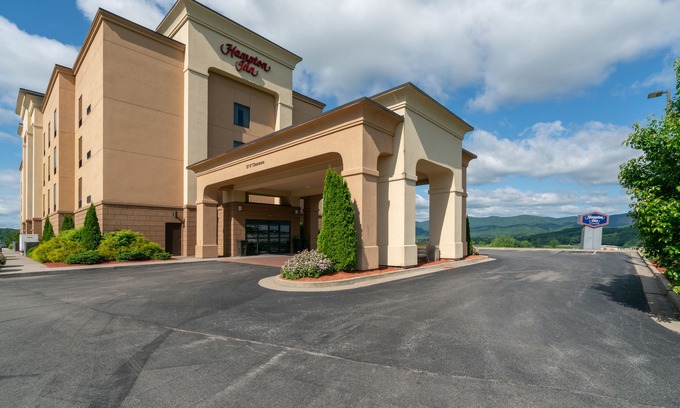 Elkins Hotel | Hampton Inn Elkins