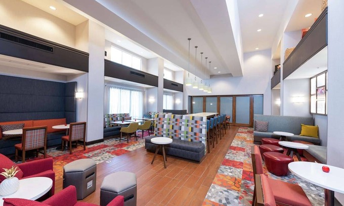 Marshalltown Hotel | Hampton Inn & Suites Marshalltown
