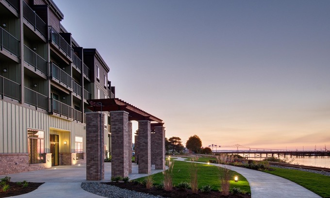 Astoria Hotel | Hampton Inn & Suites Astoria