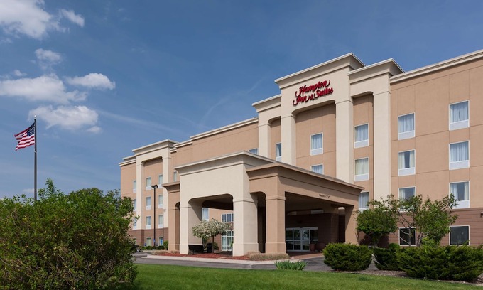 Quad Cities Hotel | Hampton Inn & Suites Davenport