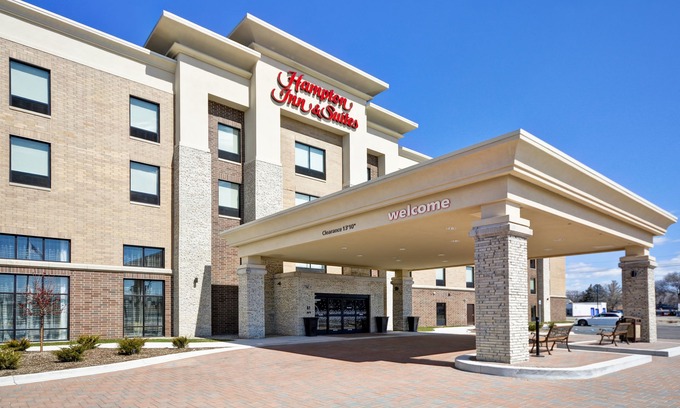 Warren Hotel | Hampton Inn & Suites Detroit/Warren