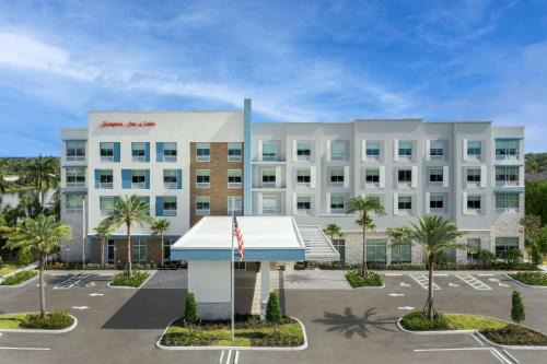 Isles of Collier Preserve Hotel | Hampton Inn & Suites Naples South